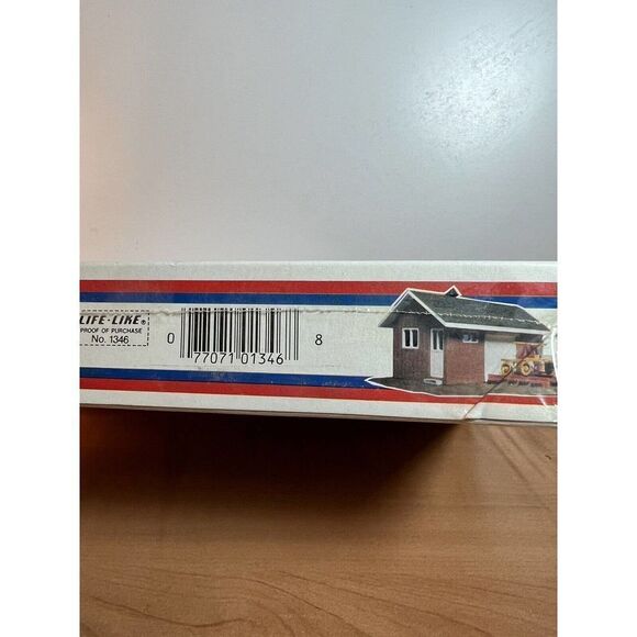 Life-Like Handcar Depot HO Scale Easy Assemble Building Kit - Picture 4 of 7